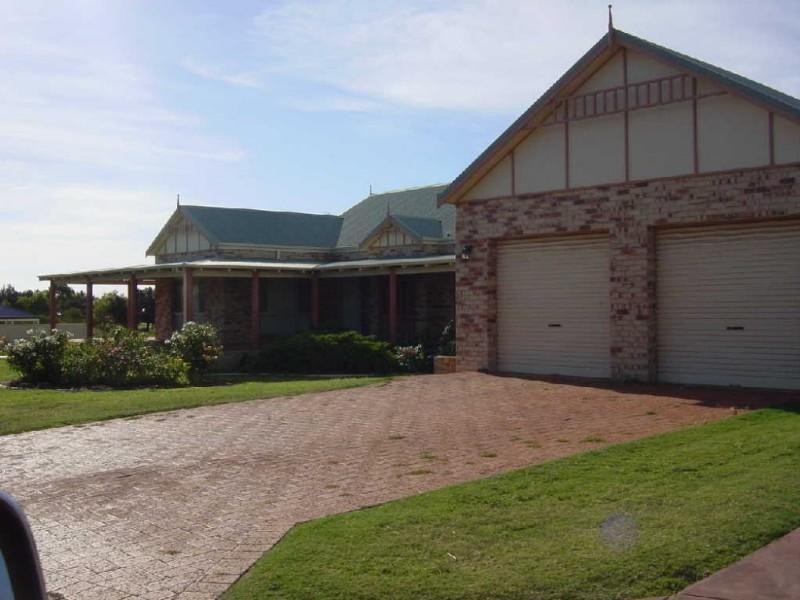 39 Waterfront Circle, Drummond Cove WA 6532