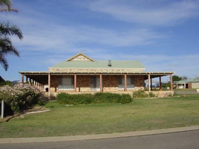 39 Waterfront Circle, Drummond Cove WA 6532