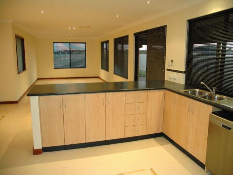 12 Angler Parade, Drummond Cove WA 6532