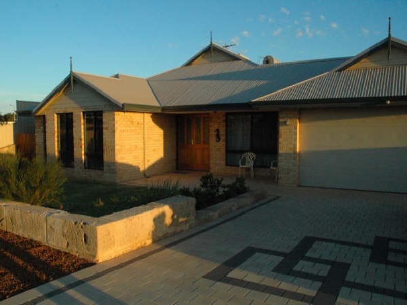 12 Angler Parade, Drummond Cove WA 6532