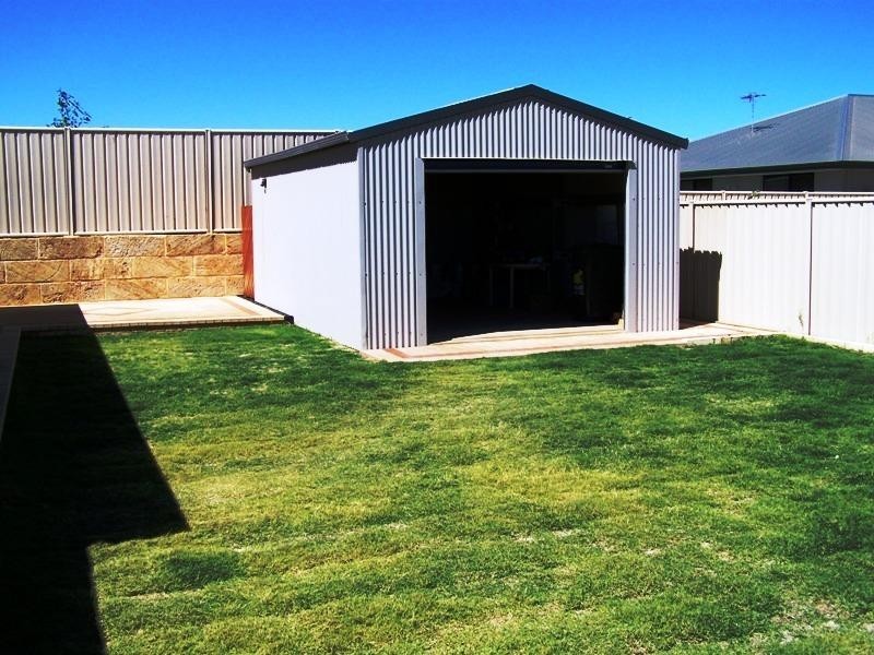 12 Angler Parade, Drummond Cove WA 6532