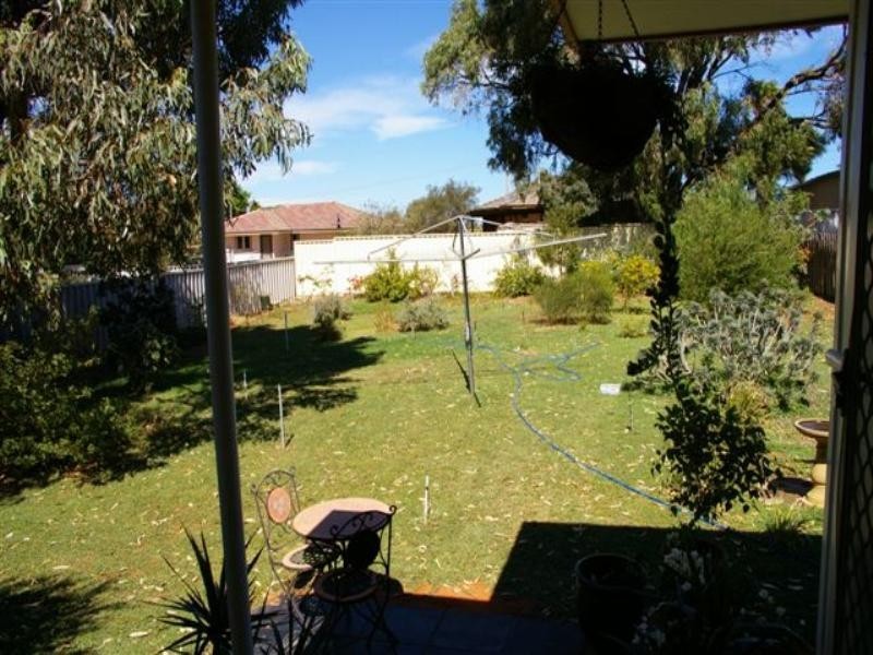 4 sherlock Way, Rangeway WA 6530