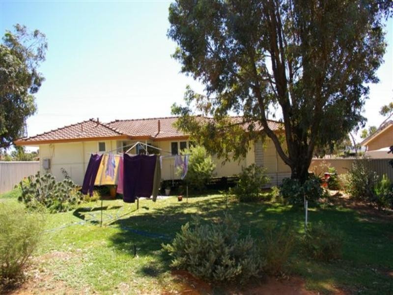 4 sherlock Way, Rangeway WA 6530