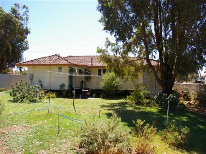 4 sherlock Way, Rangeway WA 6530