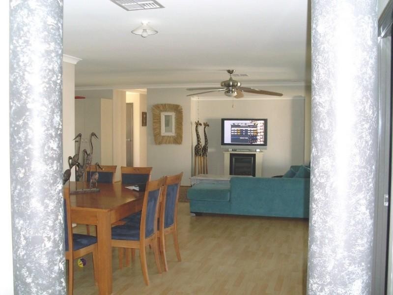 16 Dove Place, Wandina WA 6530