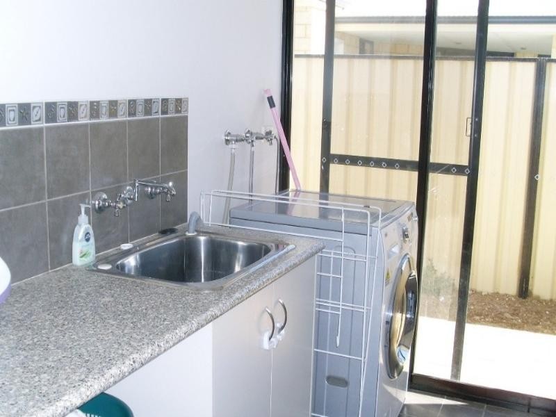 16 Dove Place, Wandina WA 6530