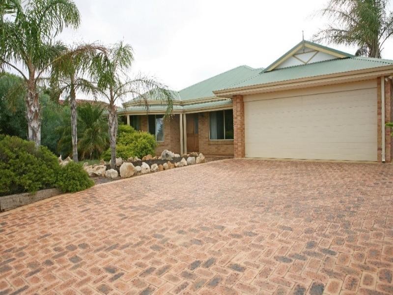 25 Waterfront Circle, Drummond Cove WA 6532