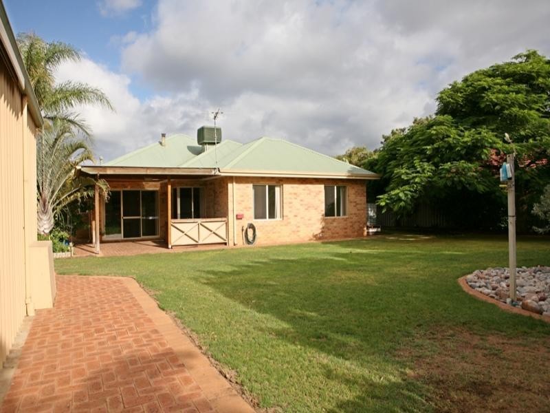 25 Waterfront Circle, Drummond Cove WA 6532