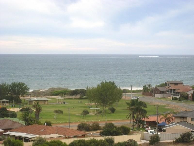 18 Barrett Drive, Wandina WA 6530