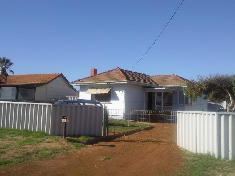 13 Bradley Street, Beachlands WA 6530