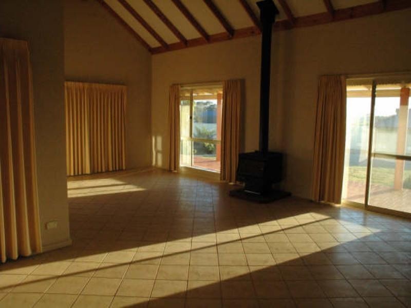 39 Waterfront Circle, Drummond Cove WA 6532