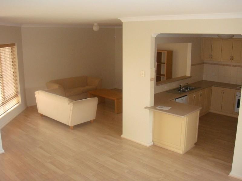 10A/323-325w Willcock Drive, Geraldton WA 6530