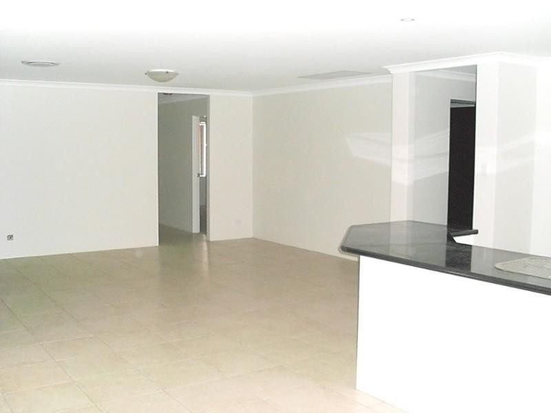 8 Roding Street, Deepdale WA 6532