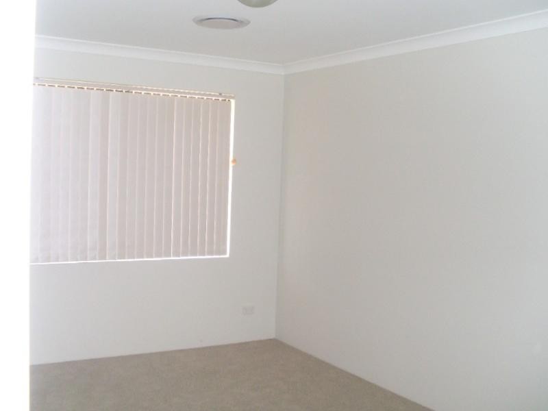 8 Roding Street, Deepdale WA 6532