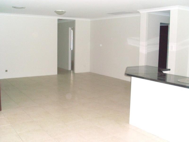 8 Roding Street, Deepdale WA 6532