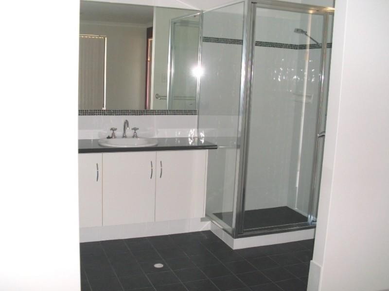 8 Roding Street, Deepdale WA 6532