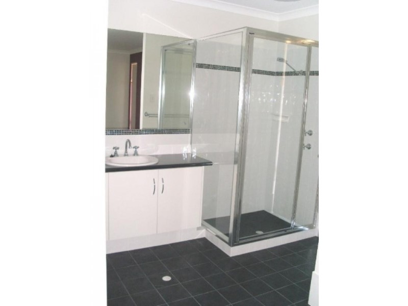 8 Roding Street, Deepdale WA 6532