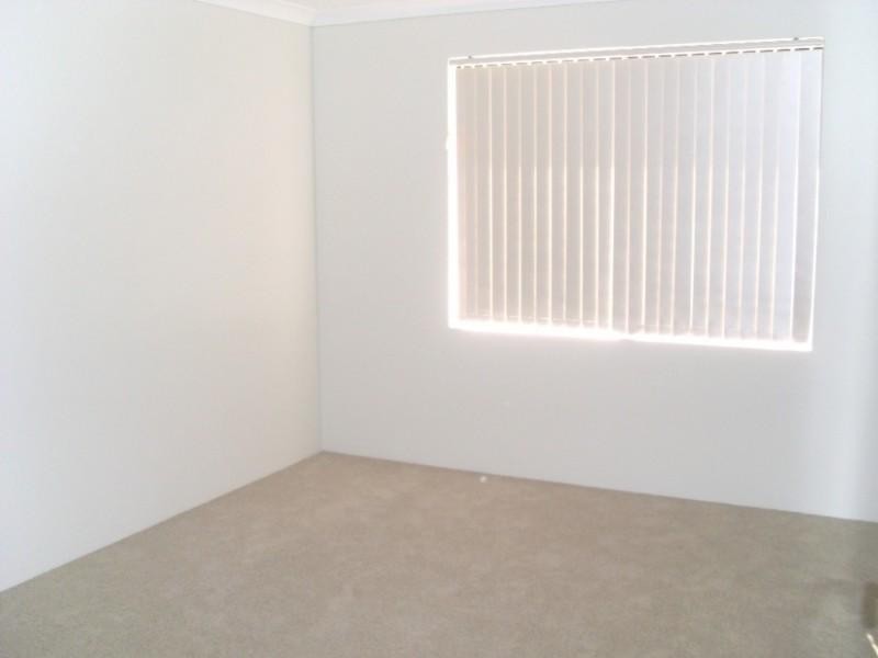 8 Roding Street, Deepdale WA 6532