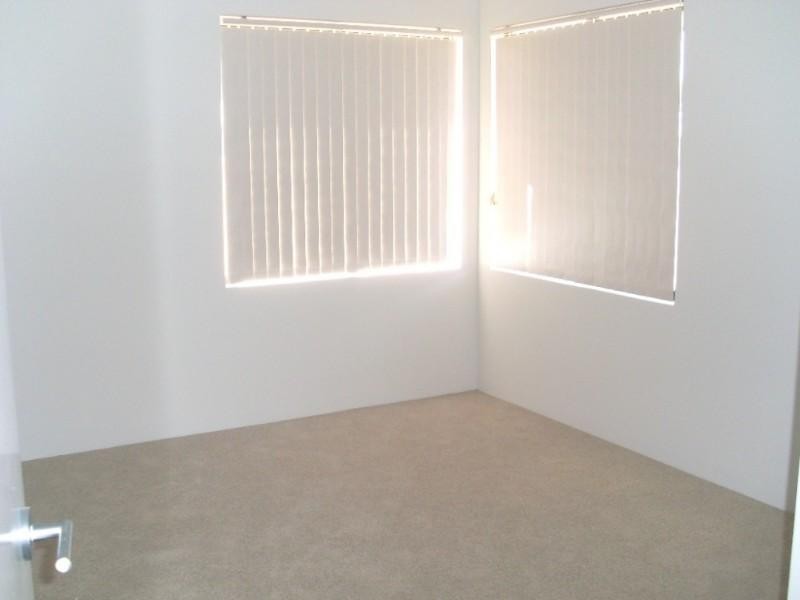 8 Roding Street, Deepdale WA 6532