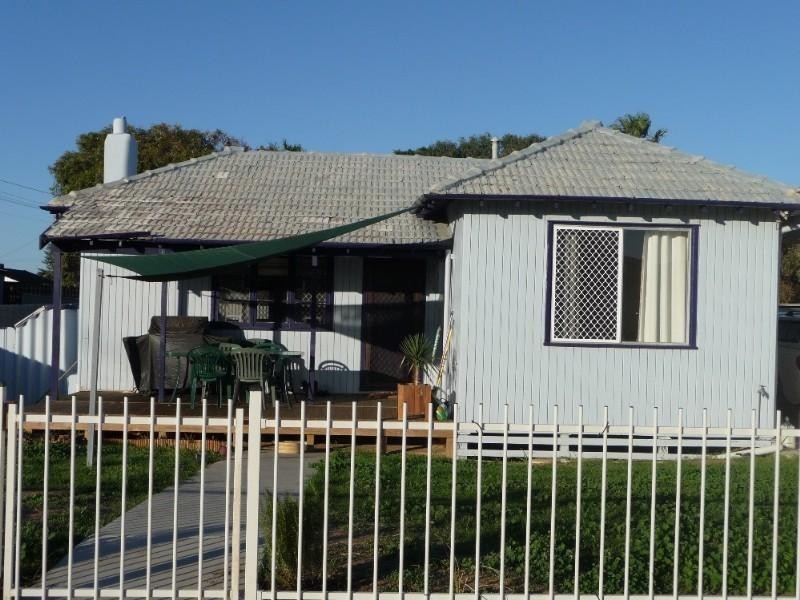 222 Evans Street, Beachlands WA 6530