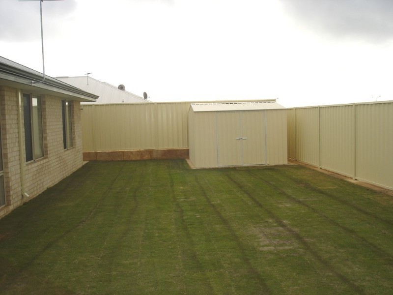 33 Neptune Crescent, Drummond Cove WA 6532