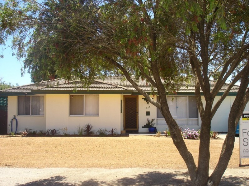 227 Second Street, Wonthella WA 6530