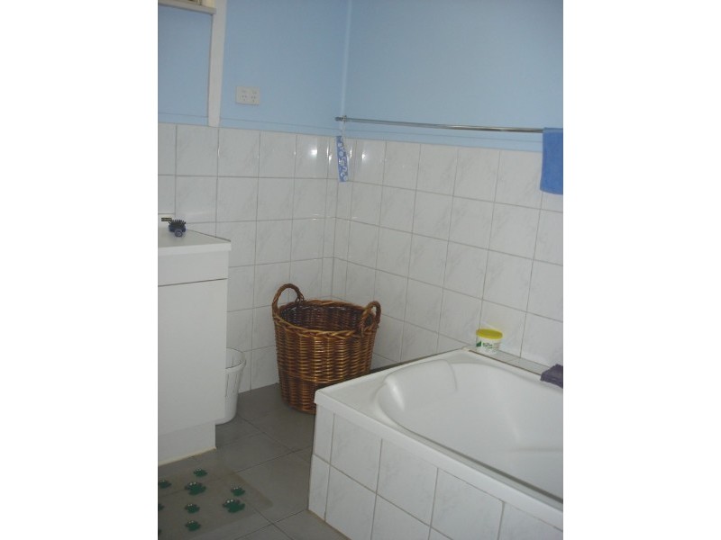 227 Second Street, Wonthella WA 6530