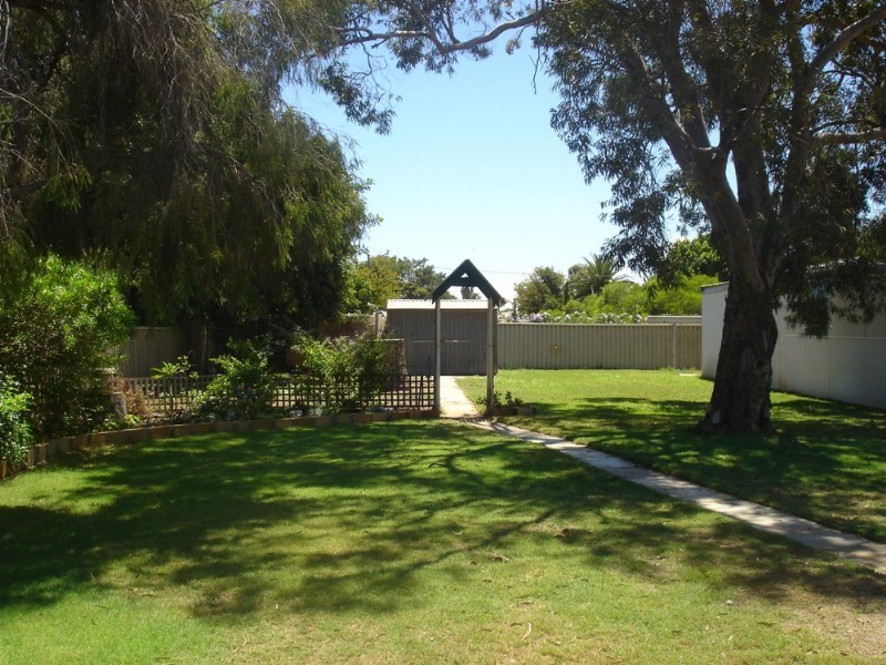 227 Second Street, Wonthella WA 6530