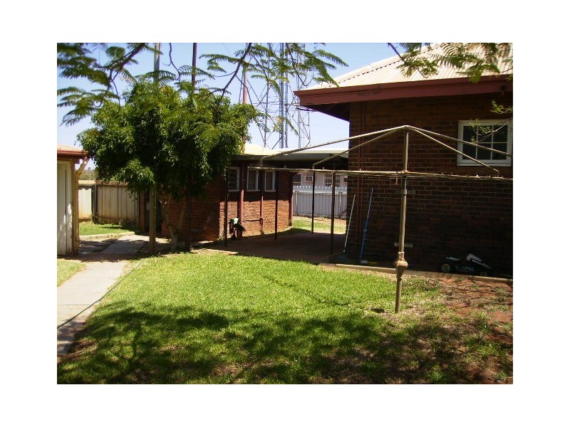 35 Main Street, Meekatharra WA 6642