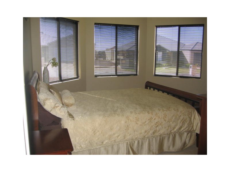 5 Dove Place, Wandina WA 6530