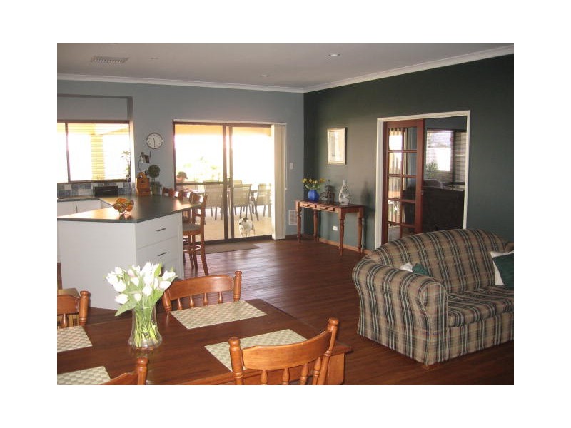 5 Dove Place, Wandina WA 6530