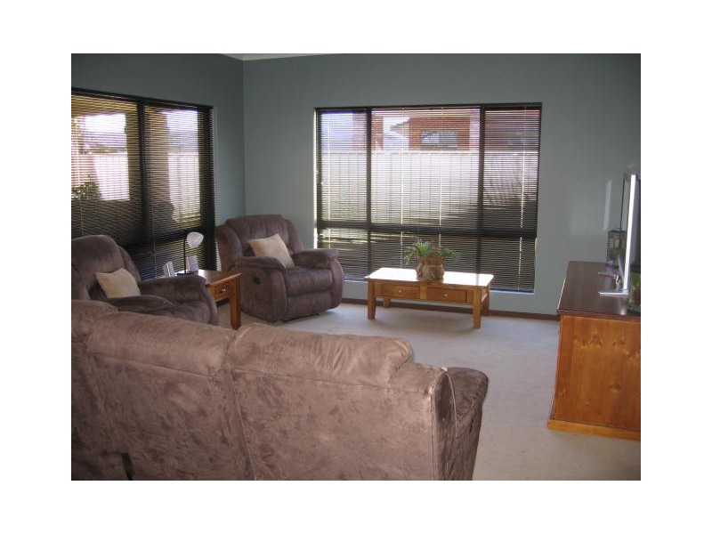 5 Dove Place, Wandina WA 6530