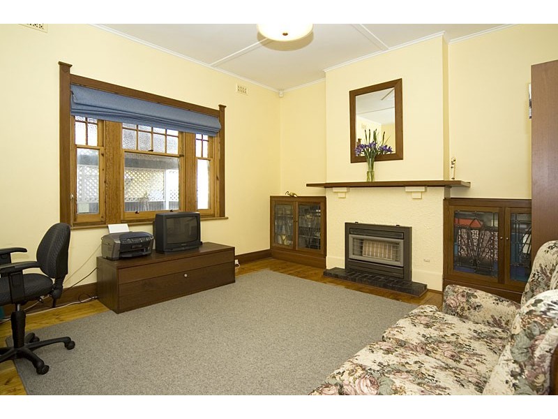 27 Wellington Street, Glandore SA 5037