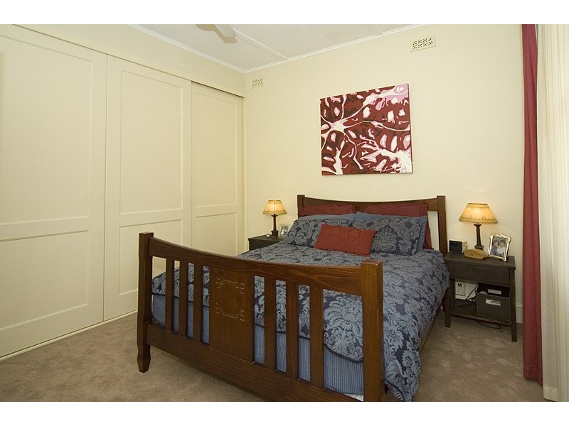 27 Wellington Street, Glandore SA 5037