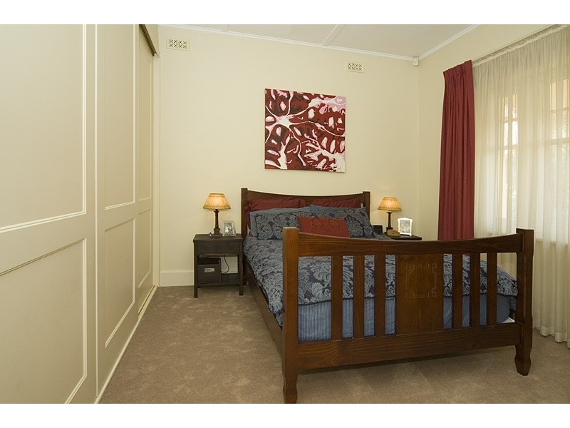 27 Wellington Street, Glandore SA 5037