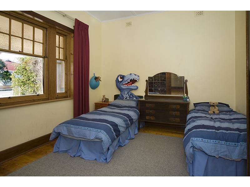 27 Wellington Street, Glandore SA 5037
