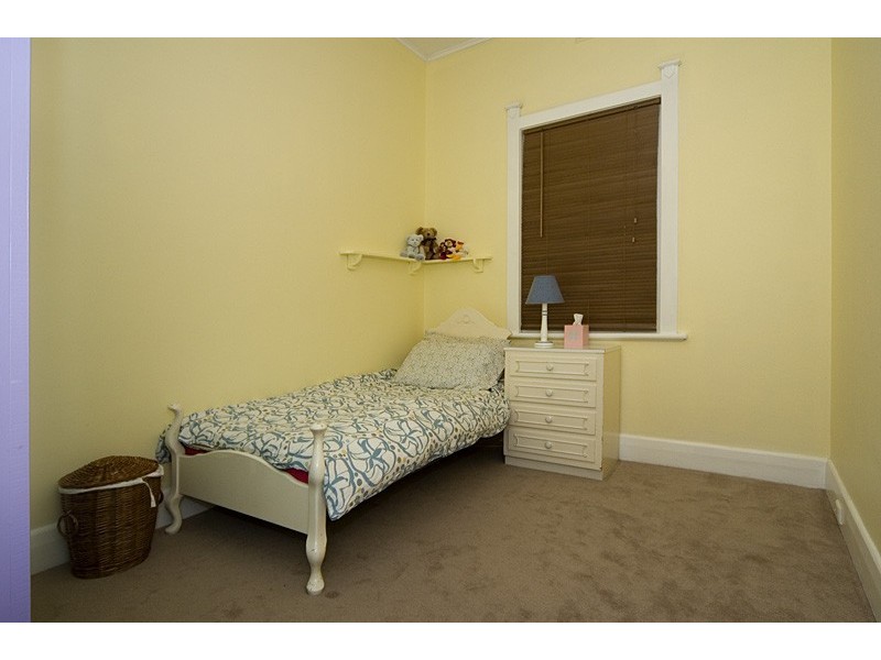 27 Wellington Street, Glandore SA 5037