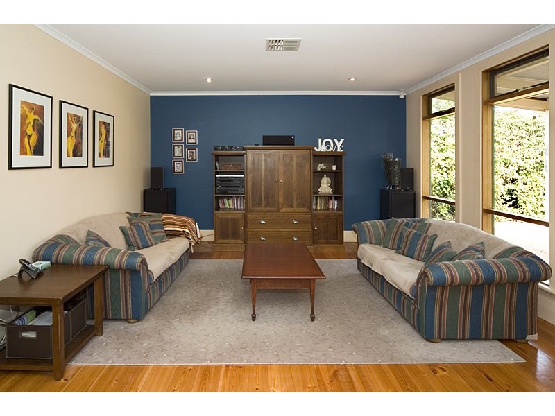 27 Wellington Street, Glandore SA 5037