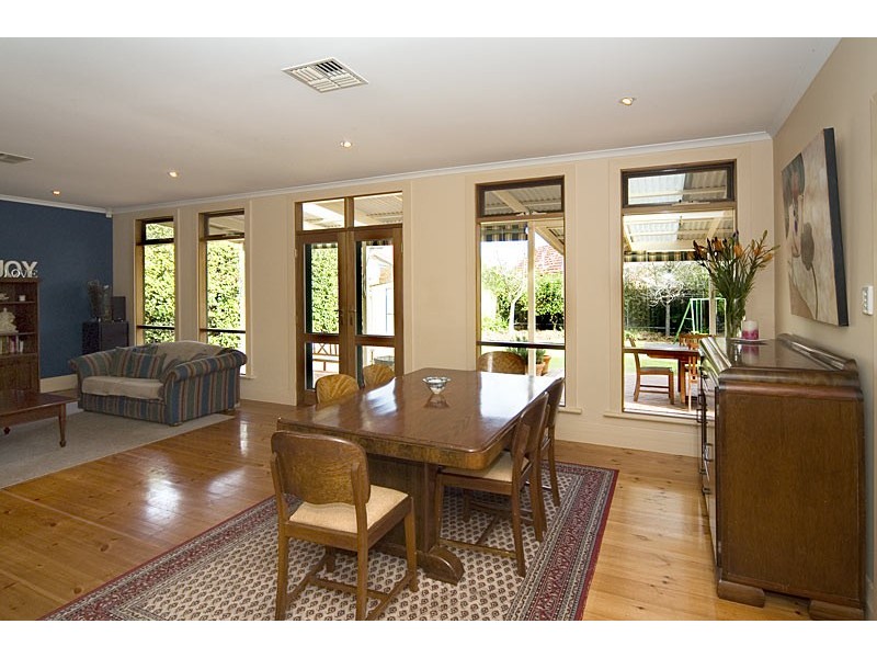 27 Wellington Street, Glandore SA 5037