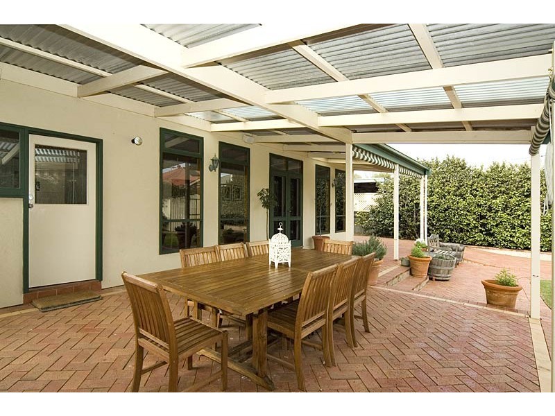 27 Wellington Street, Glandore SA 5037
