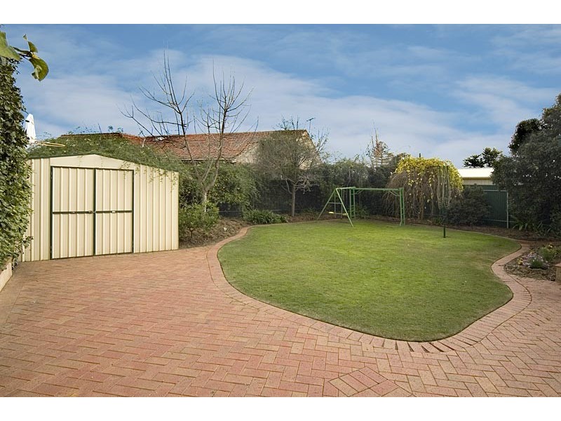 27 Wellington Street, Glandore SA 5037