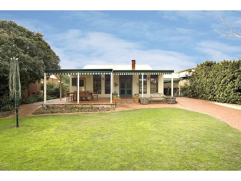 27 Wellington Street, Glandore SA 5037