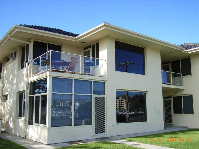 8/11 Adelphi Terrace, Glenelg North SA 5045