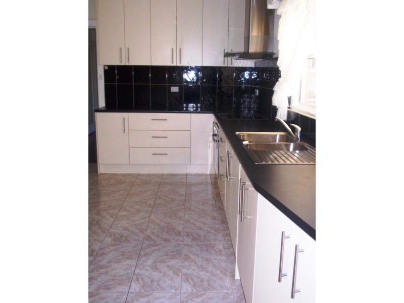 21 Barker Avenue, South Plympton SA 5038