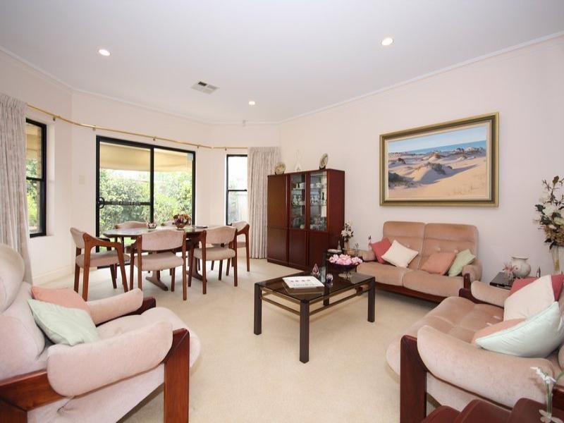 2A Sunlake Place, Tennyson SA 5022