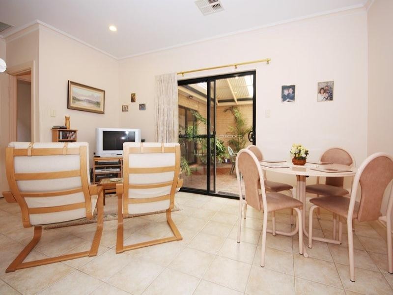 2A Sunlake Place, Tennyson SA 5022