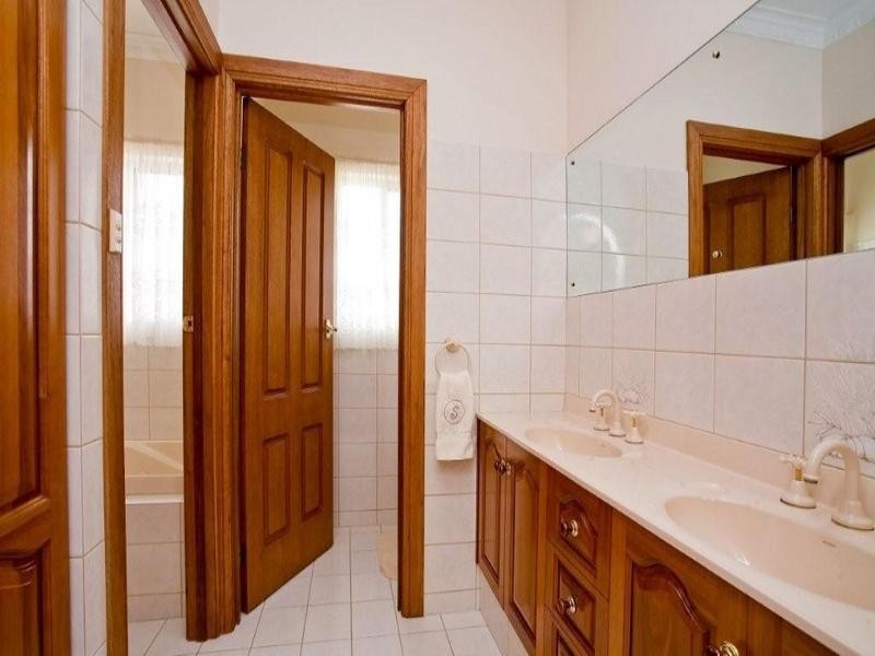 8 Shetland Street, Woodcroft SA 5162