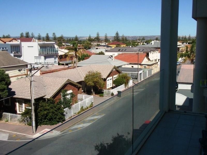 10/3-4 South Esplanade, Glenelg SA 5045
