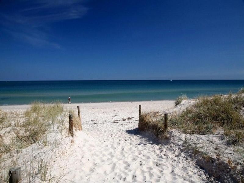 4/15 Byron Stret, Glenelg SA 5045