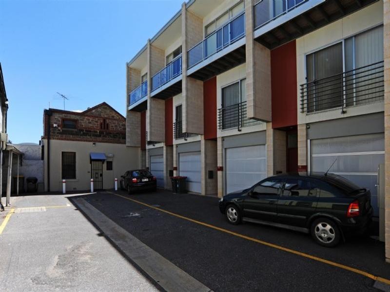 18 Queens Court, Adelaide SA 5000